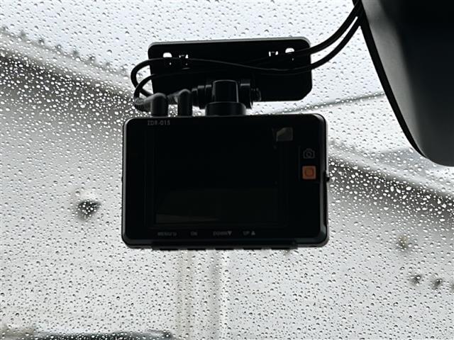 【ドライブレコーダー】映像・音声などの運転中の記録を残します。事故などを起こした起こされた時の証拠になりえますので、もしも時でも安心ですね。