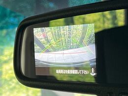 【バックカメラ】駐車時に後方がリアルタイム映像で確認できます。大型商業施設や立体駐車場での駐車時や、夜間のバック時に大活躍！運転スキルに関わらず、今や必須となった装備のひとつです！
