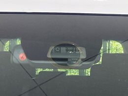 【三菱e-Assist】走行中に前方の車両等を認識し、衝突しそうな時は警報とブレーキで衝突回避と被害軽減をアシスト。より安全にドライブをお楽しみいただけます。