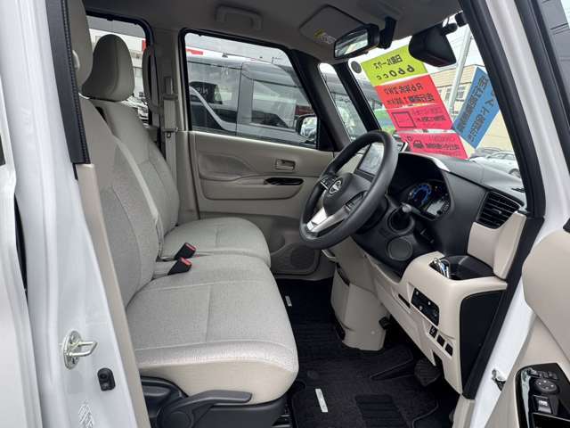 【店舗内紹介】商談ルームにはキッズルームなど完備しております。お子様連れのお客様でもごゆっくりお車をお選びいただけます。くじ引きなどのイベントもやっているのでお子様もお楽しみいただけます。
