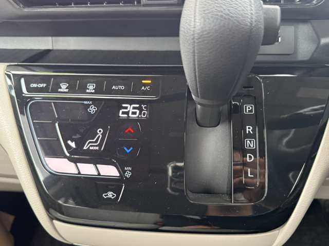 【運転席操作部】運転に役立つ機能ばかり！快適なドライブにしてくれること間違いなし！！
