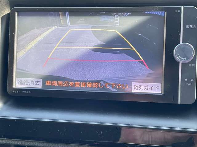 狭い場所でしっかりサポートしてくれるバックカメラ付☆目視では見えずらい所もしっかり確認できますのでギリギリの駐車でも安心して運転できますね♪