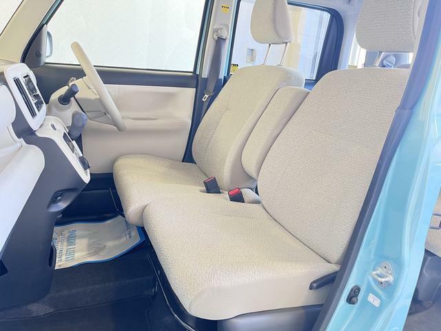 フロントは質感の高いベンチシートタイプ。座面も広く、シート厚さもあり、座り心地が良く、使い勝手がいいですよ！