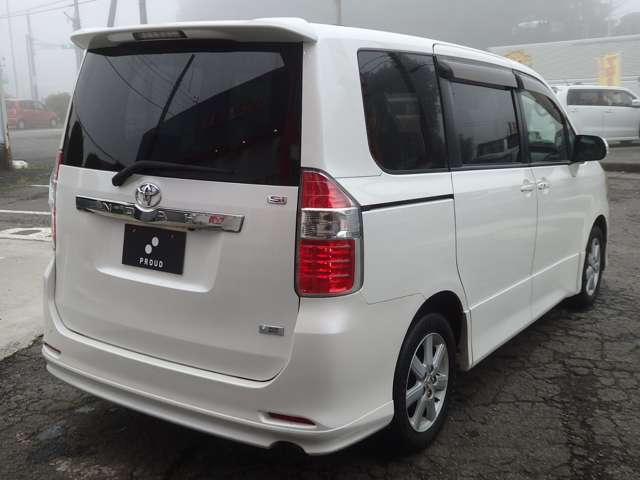 車両入庫チェックではエンジン・機関系をはじめ、電装装備、内装など100項目以上のチェックをしています。試乗も行なっていますのでご安心下さい。