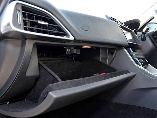 NEXTAの展示車両は、気持ち良く快適に乗って頂くために、すべてのお車にリンサー機を使用したルームクリーニングを施工致します。