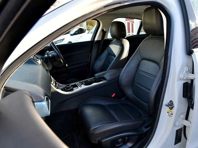 NEXTAでは、自動車買取をメインに優良なものだけを厳選し、店頭にてダイレクトに直売しております。ココに安さの秘密があります。