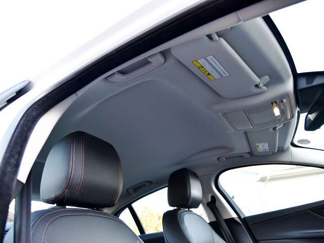 NEXTAの展示車両は、気持ち良く快適に乗って頂くために、すべてのお車にリンサー機を使用し、長年の汚れを薬品を使い洗浄して取り除いています。