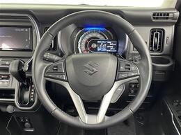 【ステアリング】軽い力で扱いやすいハンドルです。目立つ傷やスレなどなく綺麗な状態です！除菌プランいれていただくとさらに快適に！清潔なお車はお子様にも安心ですね！