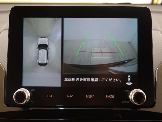 後退時にマルチアラウンドカメラの映像をナビ画面に表示します。