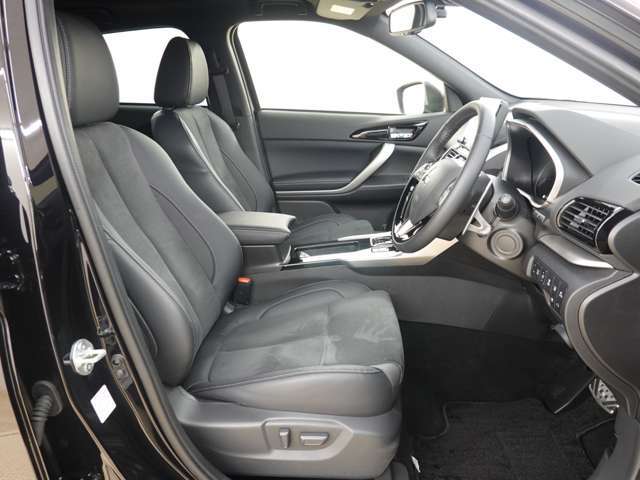 運転席はお好みのポジションに調整できる、パワーシート仕様です。