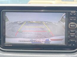 【バックカメラ】駐車時に後方がリアルタイム映像で確認できます。大型商業施設や立体駐車場での駐車時や、夜間のバック時に大活躍！運転スキルに関わらず、今や必須となった装備のひとつです！