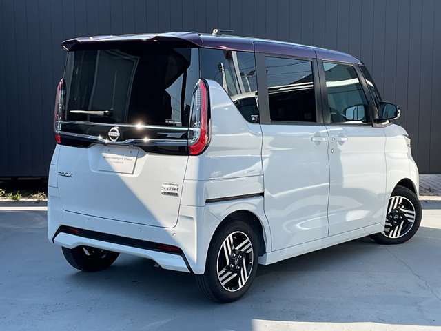 当社自慢のお車です。横にこの車のセールスポイントを、多数の写真と説明しております！まずはご覧になってください。いろんなところをチェックできますよ。