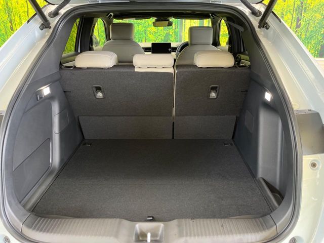 『車を購入した後の車検やメンテナンス、キズを直す板金、事故受付まで承ります。愛車についてのご相談はすべて当店にお任せください。』