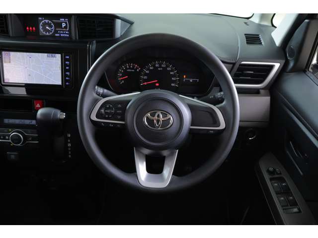 握りやすい形状のステアリング☆