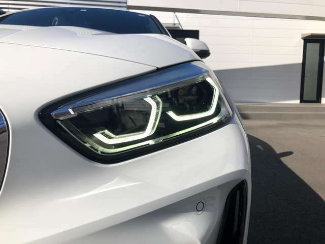 BMWのライトのデザインは特徴的で、すぐにBMWだと認識できるものになっております。さらに、デイライトはBMWのデザインの重要なポイントとなっております。