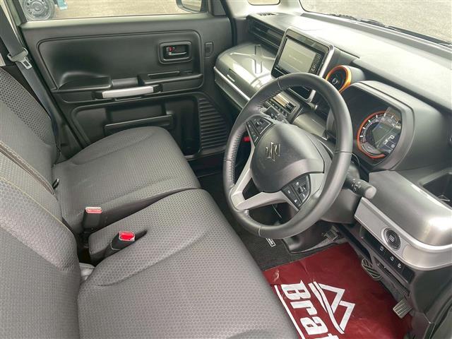 運転席　目立つシミ汚れ、破れなどもなく良好なコンディションとなっております。