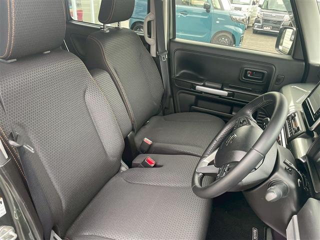 運転席　目立つシミ汚れ、破れなどもなく良好なコンディションとなっております。