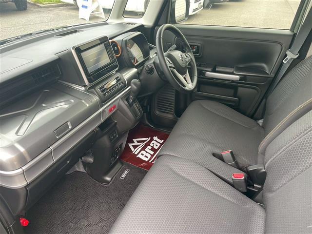 助手席　気になるシミ、汚れもなく良好なコンディションです。