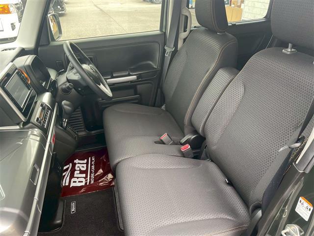 助手席　気になるシミ、汚れもなく良好なコンディションです。