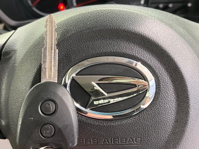 【キーレス】少し離れた場所からでもボタン一つでドアの開錠・施錠ができるのでとっても便利！ドアの鍵穴周りに傷をつけることもありません♪