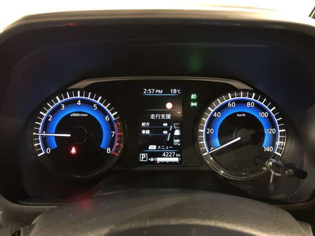 見やすいメーター周り！！カラーディスプレイには運転をサポートするさまざまな情報が表示されます(^^♪