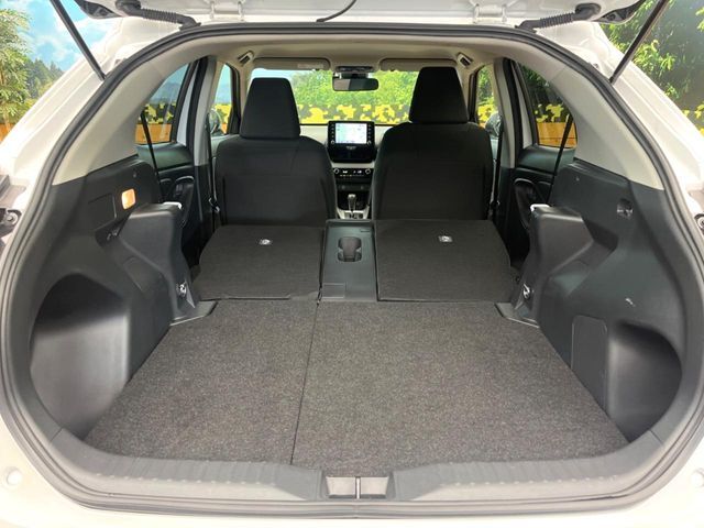 普段のお買い物や通勤、送迎等に十分な荷室スペースを確保しております。セカンドシートを倒すと、大きな荷物の積載も可能です♪