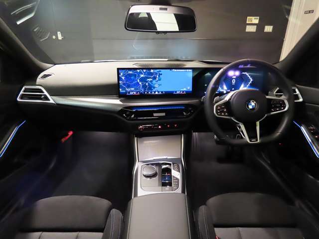 先進的なドライバー・オリエンテッドのインテリア・デザイン