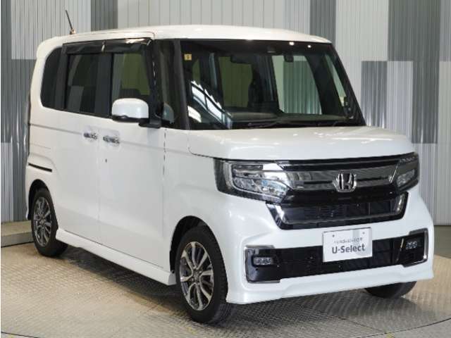 【オートエアコン】温度を設定すれば自動で快適な車内温度を保ちます。エアコン内部の高性能脱臭フィルターで車内のアレルゲンや花粉を除去。