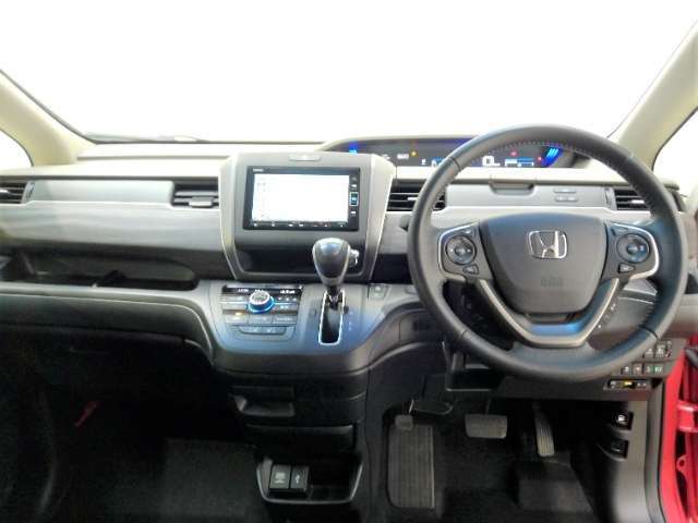 Honda車が初めての方にも扱いやすく分かりやすいインパネ周りと各種スイッチ類です。
