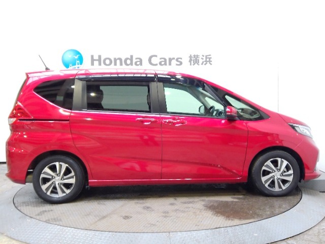 全長426cm、幅169cm、高さ171cmのお車になります。