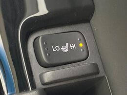 【シートヒーター】寒い日に重宝するシートヒーター！エアコンより早く温まってくれるので寒がりの人も安心ですね♪エアコンの温風は乾燥するから苦手、という方にもをおすすめです。