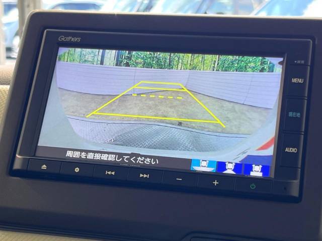 【バックカメラ】駐車時に後方がリアルタイム映像で確認できます。大型商業施設や立体駐車場での駐車時や、夜間のバック時に大活躍！運転スキルに関わらず、今や必須となった装備のひとつです！