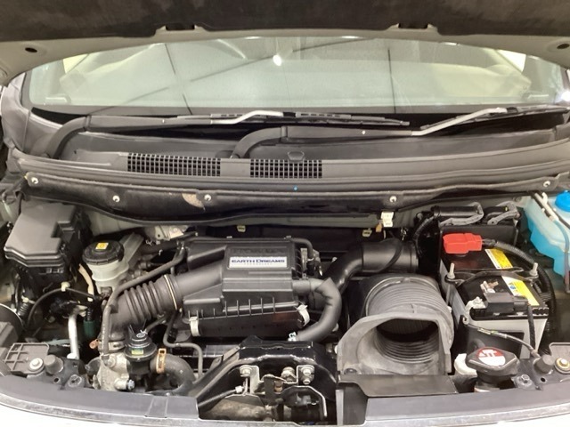 ホンダスタッフがしっかり整備して保証付きにてお渡し致します。エンジンルーム＆室内ルームともにクリーニング済みで清潔です。快適なドライブをお楽しみください。