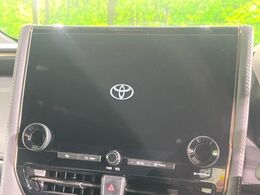 【14インチディスプレイオーディオ】画面内にオーディオ操作はもちろん、空調の調整機能なども盛り込んだ多機能なディスプレイオーディオです！スマートフォン連携はもちろん、車載ナビもお使いいただけます♪