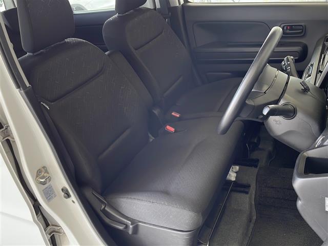 【運転席・助手席】 大人二人が乗ってもフロント席は広々空間です！