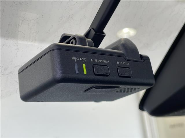 【ドライブレコーダー】運転中の記録を残します。事故などを起こした起こされた時の証拠を残します。映像を保存するにはSDカードが必要となります。