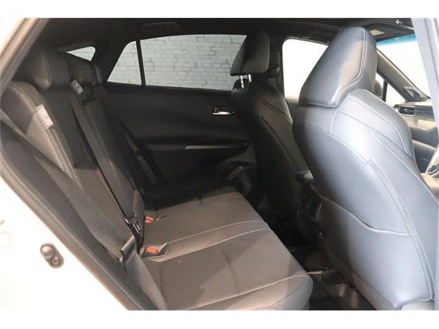 頭上や肩まわりの余裕を確保しながら、大人が乗っても広々。シートアレンジが自由で家族や仲間と遠出をしたり、荷物を気にせず買い物をしたり。毎日のくらしに、新しい可能性を広げます。