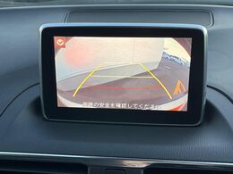 【バックカメラ】駐車時に後方がリアルタイム映像で確認できます。大型商業施設や立体駐車場での駐車時や、夜間のバック時に大活躍！運転スキルに関わらず、今や必須となった装備のひとつです！