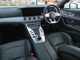 綺麗な外装色ダイヤモンドホワイトにGT43専用エクステリア＆AMG　RIDE　CONTROL＋専用20インチアルミホイールが迫力有るエクステリアを演出！！