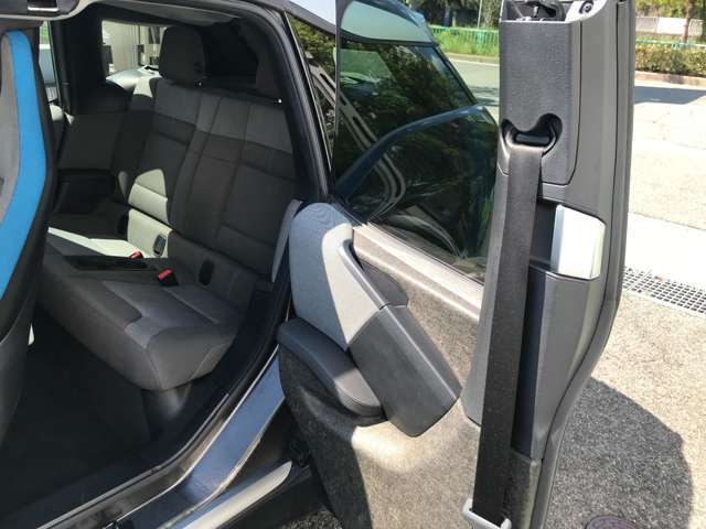 【エアバック】BMWのエアバックやその他の安全装備は、互いに補完しあう事で徹底した安全性を貫きます。万一の事故の際にそれぞれ最適な保護を提供してくれます！