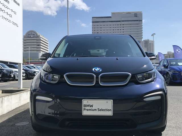 【キドニーグリル】BMWは約90年もの間、ほぼ全ての車両にひと目でBMWだと分かるこの特徴的なフロントグリルが備えられ、デザイン・アイコンとして親しまれてきました。