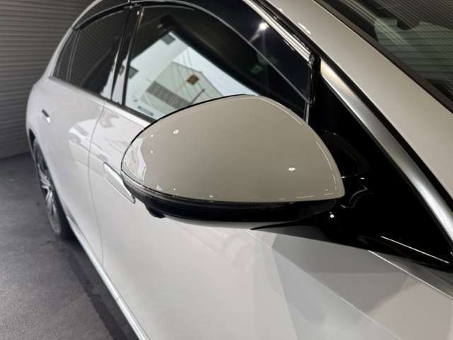 メルセデスの認定中古車「サーティファイドカー」には、最大100項目にも及ぶ点検・整備項目が設定されています＞