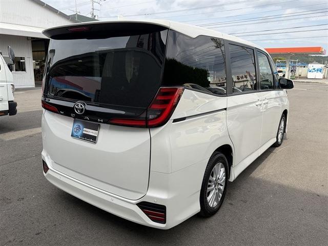 ・ステアリングスイッチ　　　・レーダークルーズコントロール　　　・電動格納ミラー　　　・フロアマット　　　・スマートキー　　　・スペアタイヤ