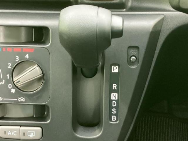 WECARSの展示場では実際に見て、触ってお車をお選びいただけます！知識の豊富な営業スタッフが様々なカーライフをご提案いたします！