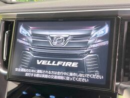 【純正ナビ】人気の純正ナビを装備しております。ナビの使いやすさはもちろん、オーディオ機能も充実！キャンプや旅行はもちろん、通勤や買い物など普段のドライブも楽しくなるはず♪