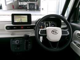 ムーブキャンバスの運転席周りです。