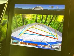 【バックカメラ】駐車時に後方がリアルタイム映像で確認できます。大型商業施設や立体駐車場での駐車時や、夜間のバック時に大活躍！運転スキルに関わらず、今や必須となった装備のひとつです！