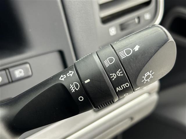 【　オートライト　】オートライトなのでライトの点け忘れを気にすることなく運転が出来ます♪