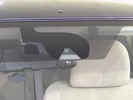 【エマージェンシーブレーキ】走行中に前方の車両等を認識し、衝突しそうな時は警報とブレーキで衝突回避と被害軽減をアシスト。より安全にドライブをお楽しみいただけます。