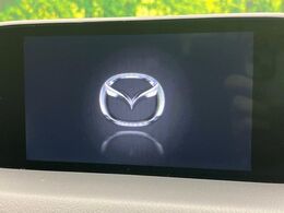 【純正ナビ】人気の純正ナビを装備しております。ナビの使いやすさはもちろん、オーディオ機能も充実！キャンプや旅行はもちろん、通勤や買い物など普段のドライブも楽しくなるはず♪